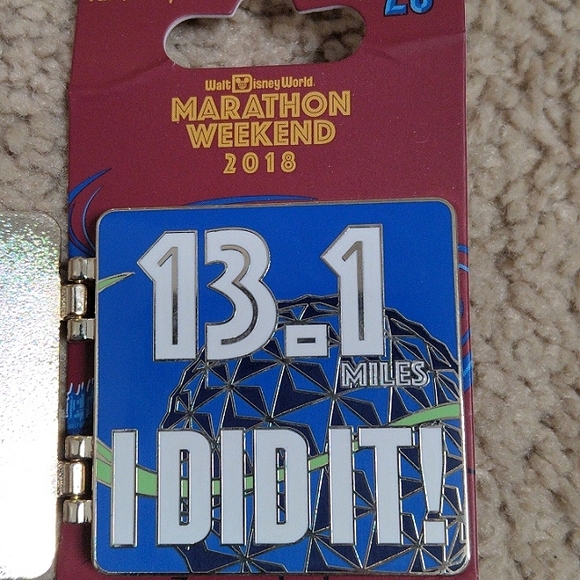 Disney Parks Limited Release Pin Donald Duck Half Marathon - Picture 2 of 3